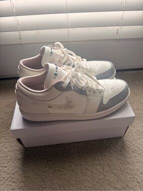 Jordan Low-Top Sneakers in White, Light Gray and Blush